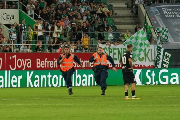 Soccer FC St Gallen 1879 vs FC TOBOL KOSTANAY 2 qualifying round UEFA Conference League Kybunpark St Gallen, Switzerland Two security guards run on the pitch to catch a streaker St Gallen Kybunpark Canton St Gallen Switzerland Copyright: xJoeranxSteinsiekx