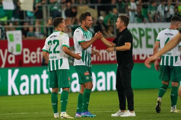 Soccer FC St Gallen 1879 vs FC TOBOL KOSTANAY 2 qualifying round UEFA Conference League Kybunpark St Gallen, Switzerland St Gallens coach Enrico Maassen with St Gallens Jordi Quintilla and St Gallens Konrad Faber St Gallen Kybunpark Canton St Gallen Switzerland Copyright: xJoeranxSteinsiekx