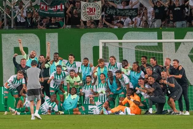 Soccer FC St Gallen 1879 vs FC TOBOL KOSTANAY 2 qualifying round UEFA Conference League Kybunpark St Gallen, Switzerland Team photo in front of the fan stand after the match Joy, jubilation, optimism St Gallen Kybunpark Canton St Gallen Switzerland Copyright: xJoeranxSteinsiekx