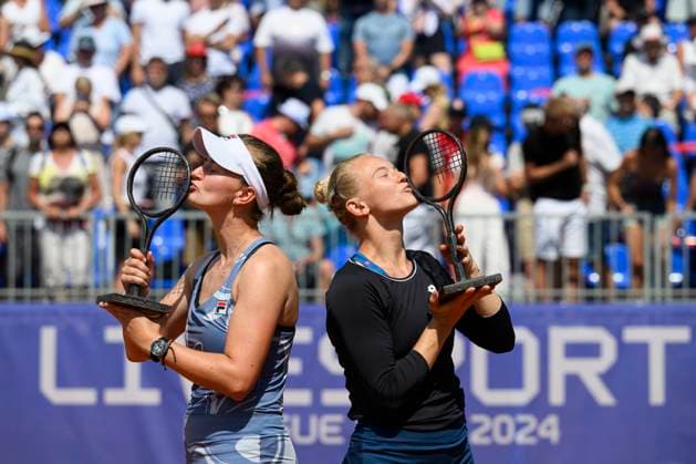 From left Czech players Barbora Krejcikova and Katerina Siniakova with the trophies for the winners of the tournament after the doubles final match of the WTA, Tennis Damen women s tennis tournament Livesport Prague Open 2024 in Prague, Czech Republic, July 26, 2024. (CTKxPhoto MichalxKamaryt) CTKPhotoP2024072603239  CTKPhotoP2024072603239