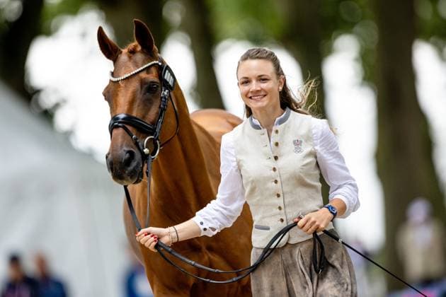 Sport Themen der Woche KW30 Sport Bilder des Tages OLYMPICS - Olympic Summer Games 2024 PARIS,FRANCE,26.JUL.24 - OLYMPICS, EQUESTRIAN - Olympic Summer Games Paris 2024, horse inspection. Image shows Lea Siegl (AUT) and horse DSP Fighting Line.  GEPAxpictures xMaticxKlansek