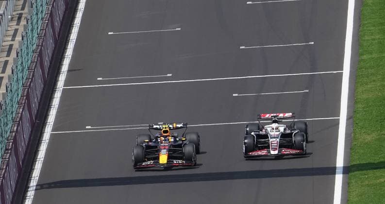 Formula 1 Rolex Belgian Grand Prix 2024 26 07 2024, Circuit de Spa Francorchamps, Spa Francorchhamps, Formula 1 Rolex Belgian Grand Prix 2024 , pictured Sergio Perez MEX , Oracle Red Bull Racing, Kevin Magnussen DNK , Haas F1 Team nordphotoxGmbHx xBratic nph00250
