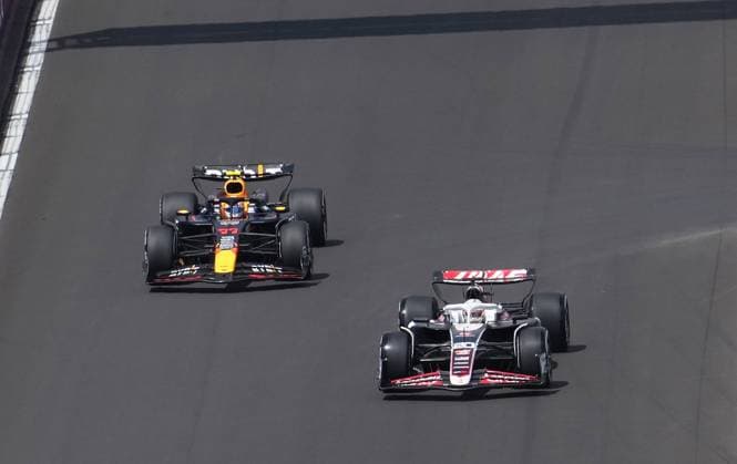 Formula 1 Rolex Belgian Grand Prix 2024 26 07 2024, Circuit de Spa Francorchamps, Spa Francorchhamps, Formula 1 Rolex Belgian Grand Prix 2024 , pictured Sergio Perez MEX , Oracle Red Bull Racing, Kevin Magnussen DNK , Haas F1 Team nordphotoxGmbHx xBratic nph00250