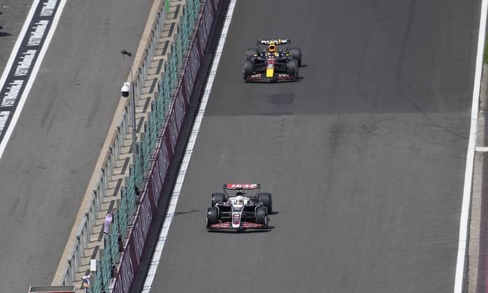 Formula 1 Rolex Belgian Grand Prix 2024 26 07 2024, Circuit de Spa Francorchamps, Spa Francorchhamps, Formula 1 Rolex Belgian Grand Prix 2024 , pictured Kevin Magnussen DNK , Haas F1 Team, Sergio Perez MEX , Oracle Red Bull Racing nordphotoxGmbHx xBratic nph00250