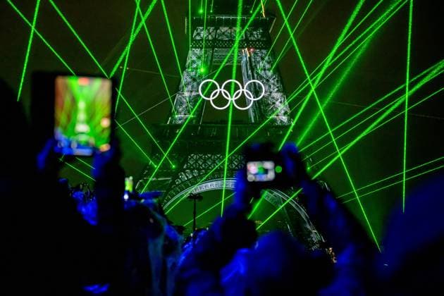 Bilder des Jahres 2024, Sport 07 Juli Sport Themen der Woche KW30 Sport Bilder des Tages 240726 Laser show from the Eiffel tower during the Opening Ceremony of the Paris 2024 Olympic Games, Olympische Spiele, Olympia, OS on July 26, 2024 in Paris. Photo: Vegard Grott BILDBYRAN kod VG LT0642 olympic games olympics os ol olympiska spel olympiske leker paris 2024 paris-os paris-ol bbeng invigning invigningsceremoni opening ceremony apningsseremoni *** 240726 Laser show from the Eiffel tower during the Opening Ceremony of the Paris 2024 Olympic Games on July 26, 2024 in Paris Photo Vegard Grott BILDBYRAN code VG LT0642 olympic games olympics os ol olympiska spelen olympiske leker paris 2024 paris os paris ol bbeng invigning invigningsceremoni opening ceremony apningsseremoni  Copyright: VEGARDxGRoTT BB240726VG053