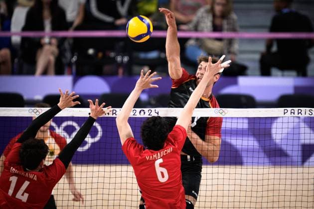 27 07 2024, Paris, Arena Paris South Volleyball, Olympic Games, Preliminary round, Germany GER vs Japan JPN Double block Block Yuki Ishikawa 14 JPN , Akihiro Yamauchi 6 JPN Attack Tobias Krick 21 GER