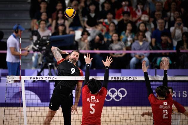 27 07 2024, Paris, Arena Paris South Volleyball, Olympic Games, Preliminary round, Germany GER vs Japan JPN Attack Georg Grozer 9 GER Double block Block Tatsumori Otsuka 5 JPN , Taishi Onodera 2 JPN