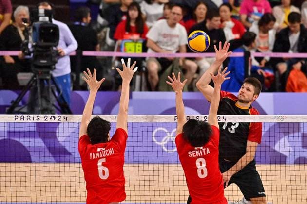Olympic Games Volleyball GER vs JPN Paris 27 07 2024 Paris 2024, Olympics, Volleyball, South Paris Arena, Men, Germany in black vs Japan in red Ruben Schott vs 8 Masahiro Sekita and 6 Akihiro Yamauchi, Copyright: xBEAUTIFULxSPORTS TomxBlochx
