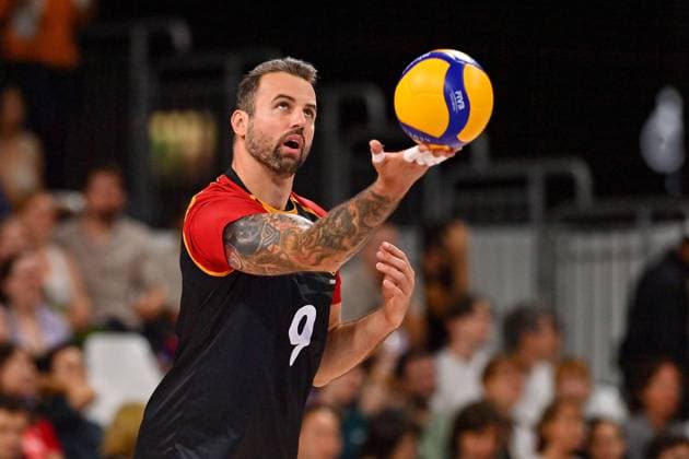 Olympic Games Volleyball GER vs JPN Paris 27 07 2024 Paris 2024, Olympics, Volleyball, South Paris Arena, Men, Germany in black vs Japan in red Georg Gyorgy Grozer, Copyright: xBEAUTIFULxSPORTS TomxBlochx