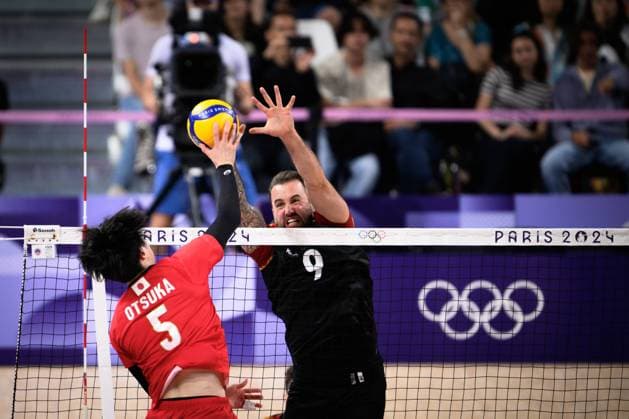 27 07 2024, Paris, Arena Paris South Volleyball, Olympic Games, Preliminary round, Germany GER vs Japan JPN Attack Tatsumori Otsuka 5 JPN Block Georg Grozer 9 GER
