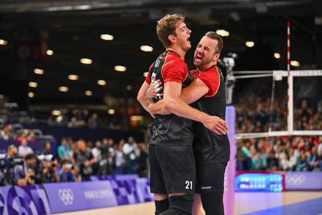Olympic Games Volleyball GER vs JPN Paris 27 07 2024 Paris 2024, Olympics, Volleyball, South Paris Arena, Men, Germany in black vs Japan in red Georg Gyorgy Grozer, right, with Tobias Krick 21, Copyright: xBEAUTIFULxSPORTS TomxBlochx