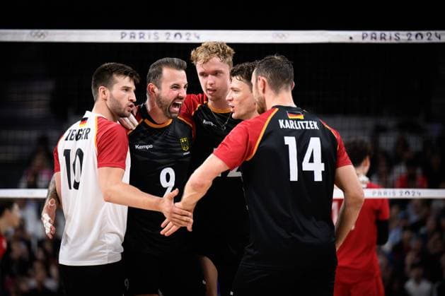 27 07 2024, Paris, Arena Paris South Volleyball, Olympic Games, Preliminary round, Germany GER vs Japan JPN Jubell Julian Zenger 10 GER , Georg Grozer 9 GER , Anton Brehme 12 GER , Lukas Kampa 11 GER