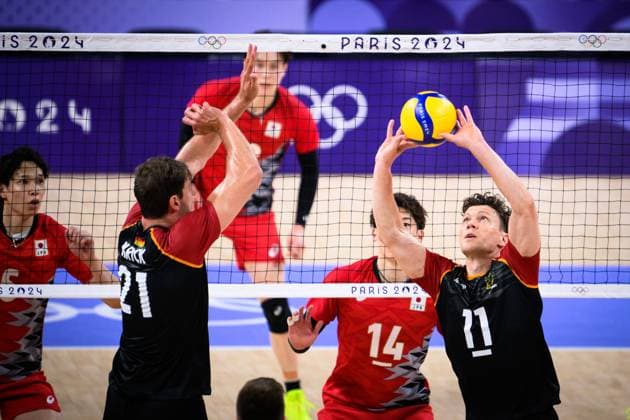 27 07 2024, Paris, Arena Paris South Volleyball, Olympic Games, Preliminary round, Germany GER vs Japan JPN Tobias Krick 21 GER , set Lukas Kampa 11 GER