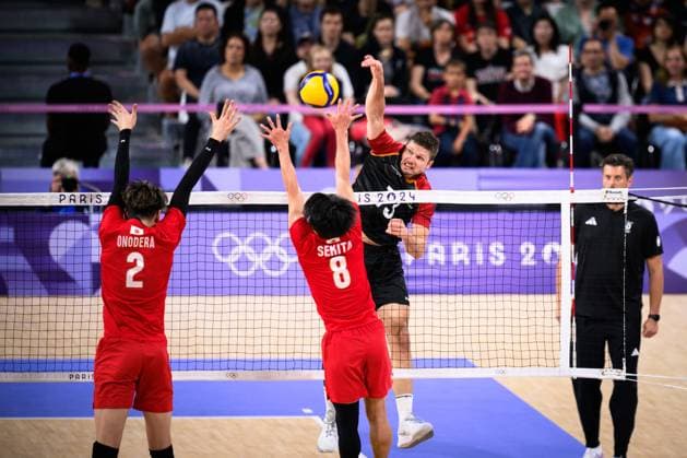 27 07 2024, Paris, Arena Paris South Volleyball, Olympic Games, Preliminary round, Germany GER vs Japan JPN Double block Block Taishi Onodera 2 JPN , Masahiro Sekita 8 JPN Attack Ruben Schott 13 GER