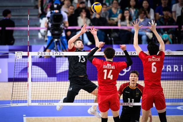 27 07 2024, Paris, Arena Paris South Volleyball, Olympic Games, preliminary round, Germany GER vs Japan JPN Ruben Schott 13 GER double block Yuki Ishikawa 14 JPN , Akihiro Yamauchi 6 JPN