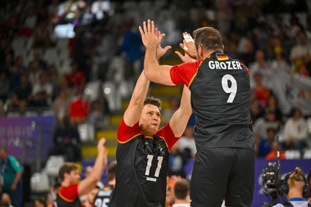 Olympic Games Volleyball GER vs JPN Paris 27 07 2024 Paris 2024, Olympics, Volleyball, South Paris Arena, Men, Germany in black vs Japan in red Georg Gyorgy Grozer, 9, cheers with, 11 Lukas Kampa Copyright: xBEAUTIFULxSPORTS TomxBlochx