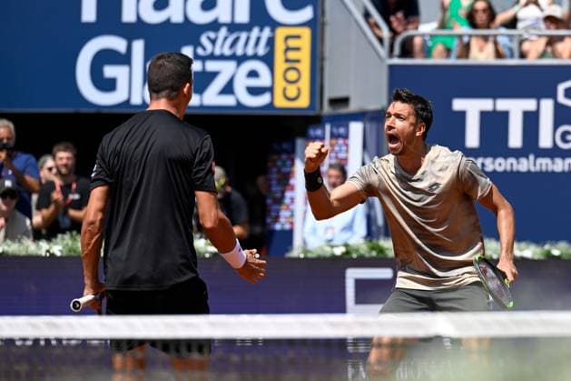 TENNIS - ATP, Tennis Herren Generali Open 2024 KITZBUEHEL,AUSTRIA,27.JUL.24 - TENNIS - ATP World Tour, Generali Open. Image shows the rejoicing of Alexander Erler (AUT) and Andreas Mies (GER).  GEPAxpictures xDanielxSchoenherr