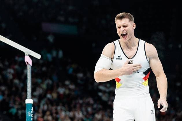 Bilder des Jahres 2024, Sport 07 Juli Sport Themen der Woche KW30 Sport Bilder des Tages FRA, Paris, Olympischen Spiele Paris 2024, (27.07.2024, (Geräteturnen Herren Qualifikation und Bercy Arena) Lukas Dauser (Deutschland, Startnummer 138) am Barren, jubelt *** FRA, Paris, Olympic Games Paris 2024, 27 07 2024, Apparatus Gymnastics Men Qualification and Bercy Arena Lukas Dauser Germany, bib number 138 on parallel bars, cheers Copyright: HMBxMedia SteffiexWunderl