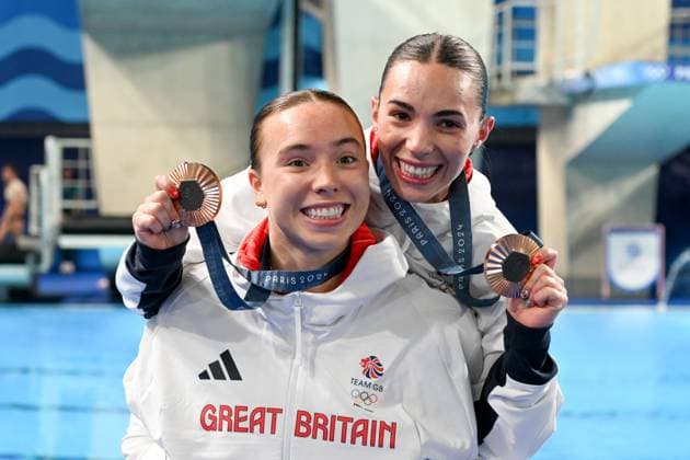 27th July 2024; Paris Olympic Games, Olympische Spiele, Olympia, OS Paris, France, Day 2; Womens 3m synchronised springboard diving final, Yasmin Harper and Scarlett Mew Jensen Bronze with their Bronze medals  ActionPlus12672582 SimonxWest