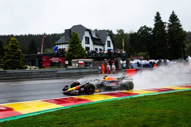 01 VERSTAPPEN Max (nld), Red Bull Racing RB20, action during the Formula 1 Rolex Belgian Grand Prix 2024, 14th round of the 2024 Formula One World Championship, WM, Weltmeisterschaft from July 26 to 28, 2024 on the Circuit de Spa-Francorchamps, in Stavelot, Belgium - F1 - BELGIAN GRAND PRIX 2024 DPPI Panoramic  240727_R14_BELGIO_DP_FG0O4291