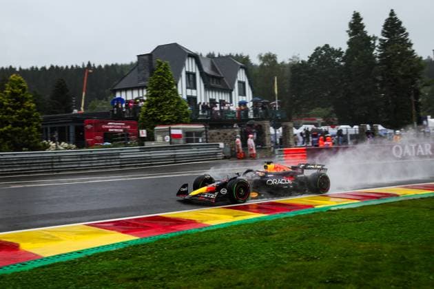 01 VERSTAPPEN Max (nld), Red Bull Racing RB20, action during the Formula 1 Rolex Belgian Grand Prix 2024, 14th round of the 2024 Formula One World Championship, WM, Weltmeisterschaft from July 26 to 28, 2024 on the Circuit de Spa-Francorchamps, in Stavelot, Belgium - F1 - BELGIAN GRAND PRIX 2024 DPPI Panoramic  240727_R14_BELGIO_DP_FG0O4416