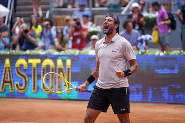 Generali Open ATP 250 2024 Kitzbühel, 27 07 2024 Matteo Berrettini ITA, Italy celebrates after his victory in the final of the Generali Open Generali Open 2024, ATP 250, Sportpark Kitzbühel on 27 07 2024, Kitzbühel Copyright: xBEAUTIFULxSPORTSx Pajonkx