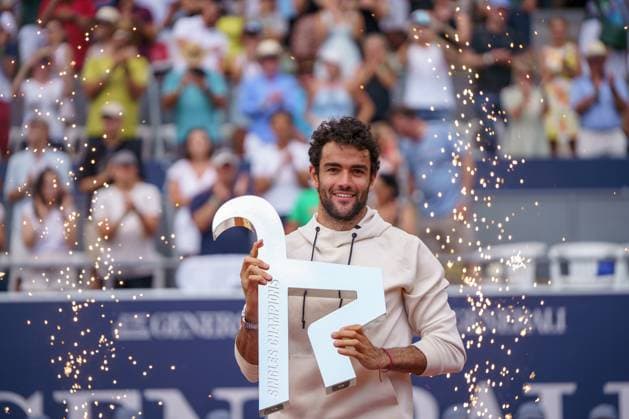 Generali Open ATP 250 2024 Kitzbühel, 27 07 2024 Matteo Berrettini ITA, Italy cheers at the award ceremony of the Generali Open Generali Open 2024, ATP 250, Sportpark Kitzbühel on 27 07 2024, Kitzbühel Copyright: xBEAUTIFULxSPORTSx Pajonkx
