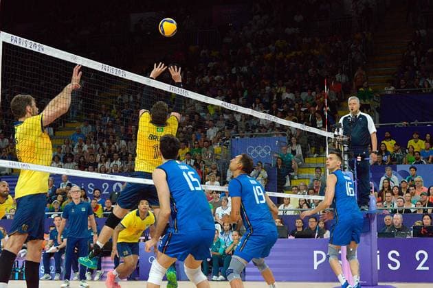 Action match during Men s volleyball - Italy vs Brazil, Olympic Games, Olympische Spiele, Olympia, OS Paris 2024 in Paris, France, July 27 2024  Copyright: xPasqualexGolia IPAxSportx xipa-ax xx IPA_48309385 IPA_Agency_IPA48309385