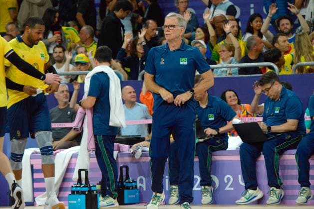 Bernardiho (head coach Brazil) during Men s volleyball - Italy vs Brazil, Olympic Games, Olympische Spiele, Olympia, OS Paris 2024 in Paris, France, July 27 2024  Copyright: xPasqualexGolia IPAxSportx xipa-ax xx IPA_48309387 IPA_Agency_IPA48309387