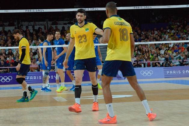 Action of the match during Men s volleyball - Italy vs Brazil, Olympic Games, Olympische Spiele, Olympia, OS Paris 2024 in Paris, France, July 27 2024  Copyright: xPasqualexGolia IPAxSportx xipa-ax xx IPA_48309417 IPA_Agency_IPA48309417