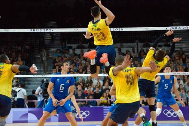 Flavio (Brazil) in action during Men s volleyball - Italy vs Brazil, Olympic Games, Olympische Spiele, Olympia, OS Paris 2024 in Paris, France, July 27 2024  Copyright: xPasqualexGolia IPAxSportx xipa-ax xx IPA_48309450 IPA_Agency_IPA48309450