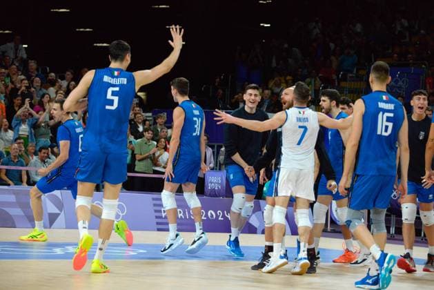 Enjoy italy after point during Men s volleyball - Italy vs Brazil, Olympic Games, Olympische Spiele, Olympia, OS Paris 2024 in Paris, France, July 27 2024  Copyright: xPasqualexGolia IPAxSportx xipa-ax xx IPA_48309452 IPA_Agency_IPA48309452