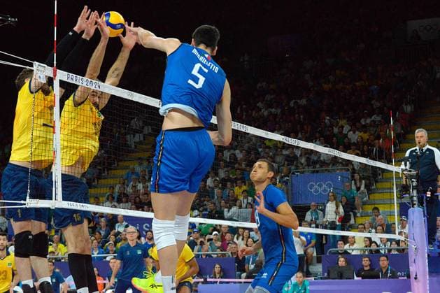Olympic Games, Olympische Spiele, Olympia, OS Paris 2024 - Men s volleyball - Italy vs Brazil Alessandro Michieletto (Italy) in action during Men s volleyball - Italy vs Brazil, Olympic Games Paris 2024 in Paris, France, July 27 2024 Paris France  Copyright: xIPAxSport ABACAx