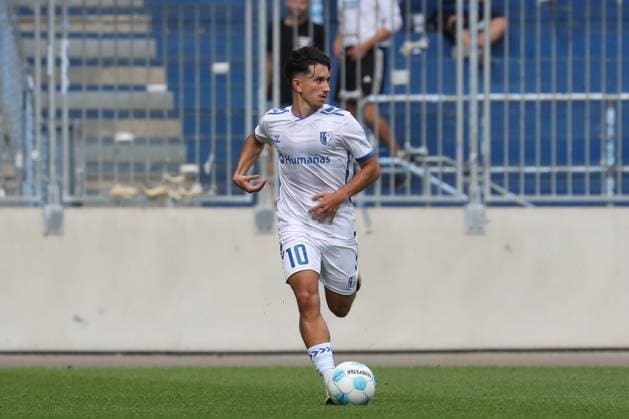 27 07 2024, xgox, football test match, 1 FC Magdeburg Sampdoria Genoa emspor, v l Jason Ceka Magdeburg, 10 clipping, single frame, Ganzkoerper, single frame DFL DFB REGULATIONS PROHIBIT ANY USE OF PHOTOGRAPHS as IMAGE SEQUENCES and or QUASI VIDEO Magdeburg