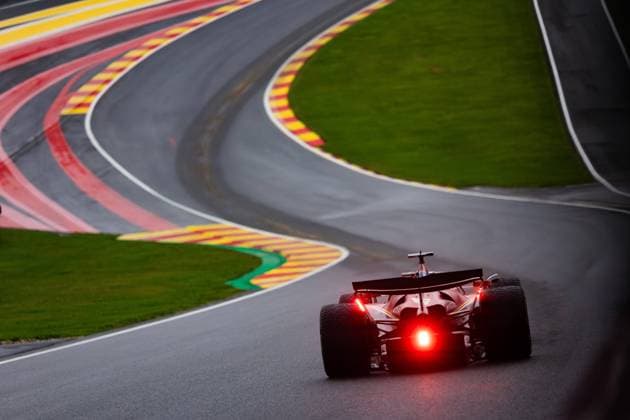 16 LECLERC Charles (mco), Scuderia Ferrari SF-24, action during the Formula 1 Rolex Belgian Grand Prix 2024, 14th round of the 2024 Formula One World Championship, WM, Weltmeisterschaft from July 26 to 28, 2024 on the Circuit de Spa-Francorchamps, in Stavelot, Belgium - F1 - BELGIAN GRAND PRIX 2024 DPPI Panoramic  JFR60218-Aprimorado-NR