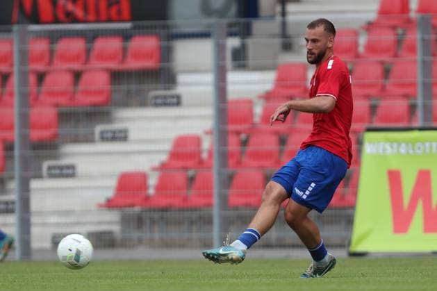 Melvin Ramusovic KFC Uerdingen in action, on the ball, single action, Regionalliga West, KFC Uerdingen vs Sportfreunde Lotte, Grotenburg Stadion on July 27, 2024 in Krefeld, Germany Photo by Oliver Kaelke DeFodi Images Melvin Ramusovic KFC Uerdingen controls the ball, Regionalliga West, KFC Uerdingen vs Sportfreunde Lotte, Grotenburg Stadion on July 27, 2024 in Krefeld, Germany Photo by Oliver Kaelke DeFodi Images Defodi 678 2024 07 27 OK KFCSFL 0376 Defodi-678