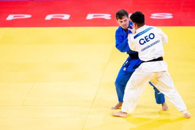 240727 Giorgi Sardalashvili of Georgia against Francisco Garrigos of Spain in men™s 60 kg bronze medal judo match during day 1 of the Paris 2024 Olympic Games on July 27, 2024 in Paris Photo Ludvig Thunman BILDBYRAN kod LT LT0643 judo olympic games olympics os ol olympiska spelen olympiske leker paris 2024 paris os paris ol 1 bbeng jubel  Copyright: LUDVIGxTHUNMAN BB240727LT155
