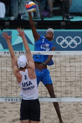 (240727) -- PARIS, July 27, 2024 -- Noslen Diaz Amaro (R) of Cuba competes during the men s pool D Beach volleyball, Beachvolleyball match between the United States and Cuba at the Paris 2024 Olympic Games, Olympische Spiele, Olympia, OS in Paris, France, on July 27, 2024. Huang Zongzhi) (PARIS2024)FRANCE-PARIS-BEACH VOLLEYBALL-MEN S PRELIMINARY huangzongzhi 