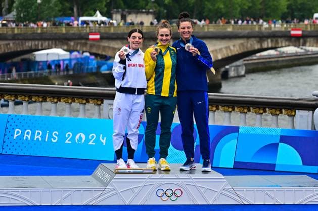 Award Ceremony Individual Time Trial Women ITT Olympia 2024 Paris Grace BROWN Australia , Anna HENDERSON Great Britain , Chloe DYGERT USA Award Ceremony Cycling, Road Race, Individual Time Trial Women ITT 32,4 Kilometer, Women Individual Time Trial Olympia 27 07 2024 Paris