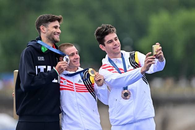 Remco EVENEPOEL, Filippo GANNA , Wout VAN AERT Award ceremony ITT Olympia 2024 Paris Remco EVENEPOEL, Filippo GANNA , Wout VAN AERT Award ceremony Cycling, Road Race, Individual Time Trial Men ITT 32.4 kilometers, Men Individual Time Trial Olympia 27 07 2024 Paris