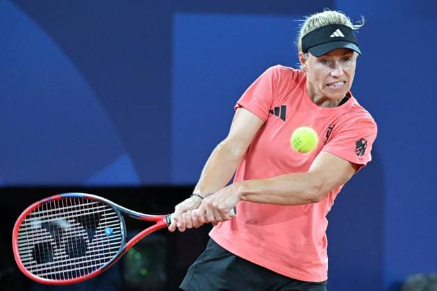 Paris, Stade Roland Garros, Court Philippe Chatrier, 27 07 24, FRA, Olympia 2024 Paris, Tennis, Women, 1 Round, Naomi Osaka Japan Angelique Kerber Germany Image Angelique KERBER Germany Only for editorial use France