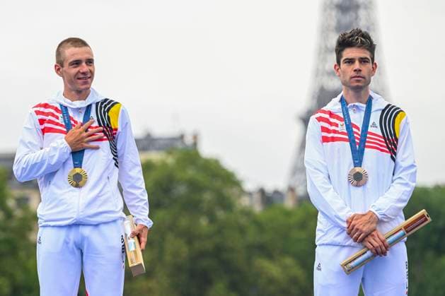 Paris 2024 Olympic Games, Olympische Spiele, Olympia, OS - 27 07 2024 PARIS, FRANCE - JULY 27 : Evenepoel Remco (BEL) Cycling - Road - Individual Time Trial (Male), Van Aert Wout (BEL) Cycling - Road - Individual Time Trial (Male) on the podium pictured during the XXXIII Paris 2024 Summer Olympic Games on July 27, 2024 in Paris, France, 27 07 2024 Paris France  Copyright: xVincentxKalutx
