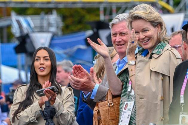 Paris 2024 Olympic Games, Olympische Spiele, Olympia, OS - 27 07 2024 PARIS, FRANCE - JULY 27 : King Philippe of Belgium, Queen Mathilde of Belgium, Saive Jean-Michel NOC President of Team Belgium, Oumi Rayane, girlfriend of Evenepoel Remco (BEL) celebrating the medals during Cycling - Road - Individual Time Trial (Male) pictured during the XXXIII Paris 2024 Summer Olympic Games on July 27, 2024 in Paris, France, 27 07 2024 Paris France Copyright: xVincentxKalutx