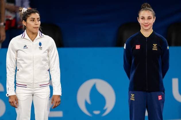 240727 Tara Babulfath of Sweden celebrates at the price ceremony for women™s 48kg bronze medal judo match during day 1 of the Paris 2024 Olympic Games on July 27, 2024 in Paris Photo Ludvig Thunman BILDBYRAN kod LT LT0643 judo olympic games olympics os ol olympiska spel olympiske leker paris 2024 paris os paris ol 1 bbeng jubel  Copyright: LUDVIGxTHUNMAN BB240727LT163