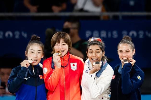 240727 Baasankhuu Bavuudorj of Mongolia, Natsumi Tsunoda of Japan, Shirine Boukli of France and Tara Babulfath of Sweden at the price ceremony after women™s 48kg judo finals during day 1 of the Paris 2024 Olympic Games on July 27, 2024 in Paris Photo Ludvig Thunman BILDBYRAN kod LT LT0643 judo olympic games olympics os ol olympiska spel olympiske leker paris 2024 paris os paris ol 1 bbeng jubel  Copyright: LUDVIGxTHUNMAN BB240727LT174