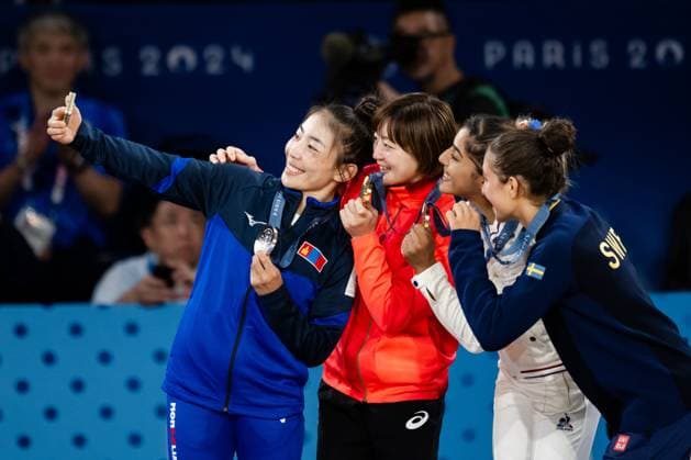 240727 Baasankhuu Bavuudorj of Mongolia, Natsumi Tsunoda of Japan, Shirine Boukli of France and Tara Babulfath of Sweden at the price ceremony after women™s 48kg judo finals during day 1 of the Paris 2024 Olympic Games on July 27, 2024 in Paris Photo Ludvig Thunman BILDBYRAN kod LT LT0643 judo olympic games olympics os ol olympiska spel olympiske leker paris 2024 paris os paris ol 1 bbeng jubel  Copyright: LUDVIGxTHUNMAN BB240727LT175