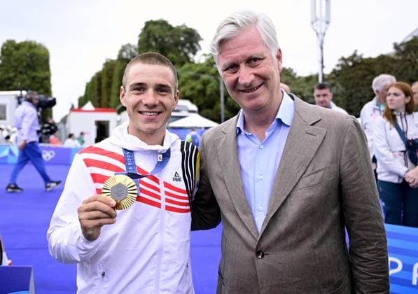 Belgian gold medallist Remco Evenepoel and King Philippe - Filip of Belgium pose for the photographer after the men s time trial event at the Paris 2024 Olympic Games, Olympische Spiele, Olympia, OS on Saturday 27 July 2024 in Paris, France . The Games of the XXXIII Olympiad are taking place in Paris from 26 July to 11 August. The Belgian delegation counts 165 athletes in 21 sports. LAURIExDIEFFEMBACQ  x97173615x