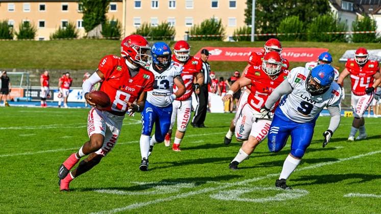 GER, GFL, Allgäu Comets vs Potsdam Royals 27 07 2024, Illerstadion, Kempten, GER, GFL, Allgäu Comets vs Potsdam Royals, pictured Jaylon Henderson Potsdam, 8 , Sercan Vardar Comets, 9 nordphotoxGmbHx xHafner nph00200