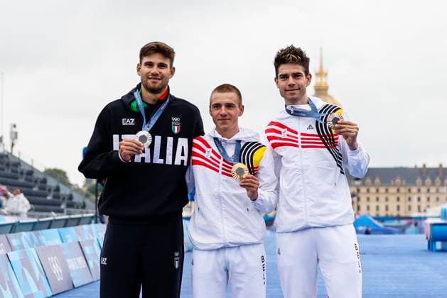 July 27, 2024, Paris, Paris, FRANCE: Silver medalist Filippo Ganna (ITA) , Gold medalist Remco Evenepoel (BEL), and Bronze medalist Wout van Aert (BEL) pose on the podium during the Men s Individual Time Trial on day one of the Olympic Games, Olympische Spiele, Olympia, OS Paris 2024 at Pont Alexandre III during the Paris 2024 Olympics Games on july 27, 2024, in Paris, Spain. Paris FRANCE - ZUMAa181 20240727_zaa_a181_369 Copyright: xManuxReinox