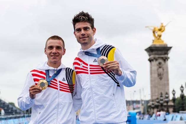 July 27, 2024, Paris, Paris, FRANCE: Gold medalist Remco Evenepoel (BEL) and Bronze medalist Wout van Aert (BEL) pose on the podium during the Men s Individual Time Trial on day one of the Olympic Games, Olympische Spiele, Olympia, OS Paris 2024 at Pont Alexandre III during the Paris 2024 Olympics Games on july 27, 2024, in Paris, Spain. Paris FRANCE - ZUMAa181 20240727_zaa_a181_370 Copyright: xManuxReinox